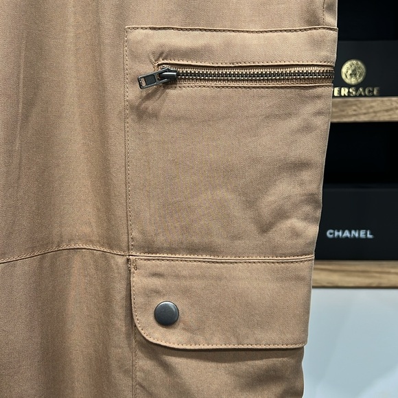 Banana Republic NWT  Cargo pants petite SZ M Kaki tan pockets on both sides - Picture 2 of 10